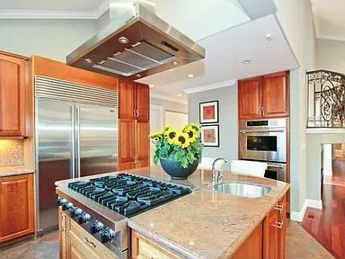 Detail Gallery Image 12 of 27 For 1423 Nilda Ave, Mountain View,  CA 94040 - 4 Beds | 2/1 Baths