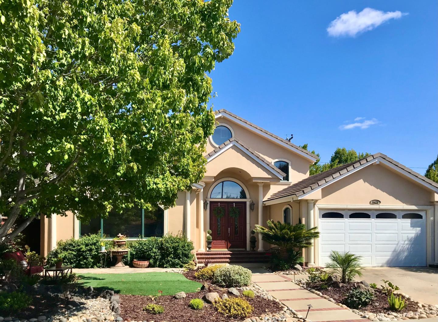 Detail Gallery Image 2 of 27 For 1423 Nilda Ave, Mountain View,  CA 94040 - 4 Beds | 2/1 Baths