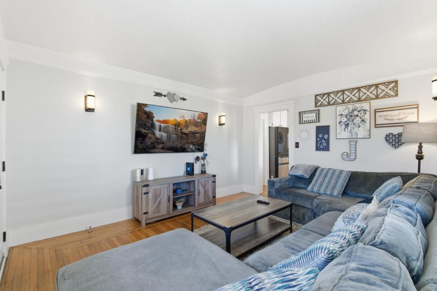 Detail Gallery Image 6 of 28 For 391 Hazel Ave, San Bruno,  CA 94066 - 2 Beds | 1/1 Baths