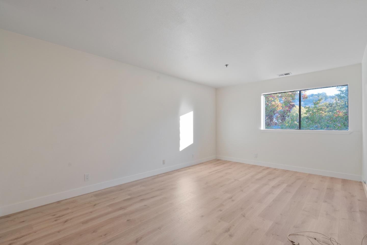 Detail Gallery Image 10 of 26 For 2348 La Terrace Cir, San Jose,  CA 95123 - 2 Beds | 2 Baths