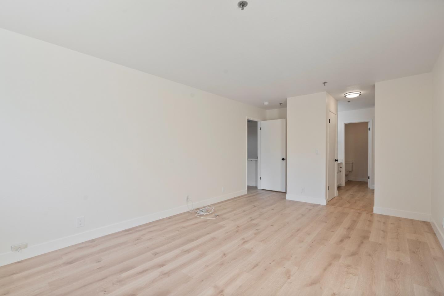 Detail Gallery Image 11 of 26 For 2348 La Terrace Cir, San Jose,  CA 95123 - 2 Beds | 2 Baths