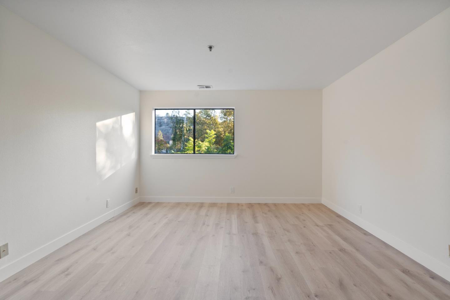 Detail Gallery Image 21 of 26 For 2348 La Terrace Cir, San Jose,  CA 95123 - 2 Beds | 2 Baths