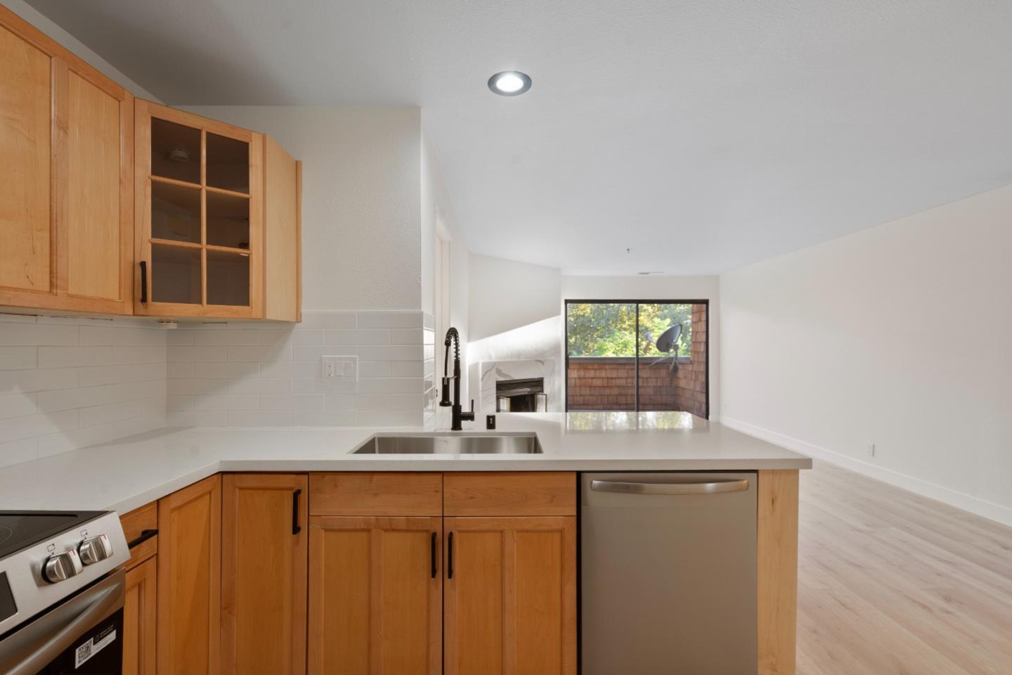 Detail Gallery Image 4 of 26 For 2348 La Terrace Cir, San Jose,  CA 95123 - 2 Beds | 2 Baths