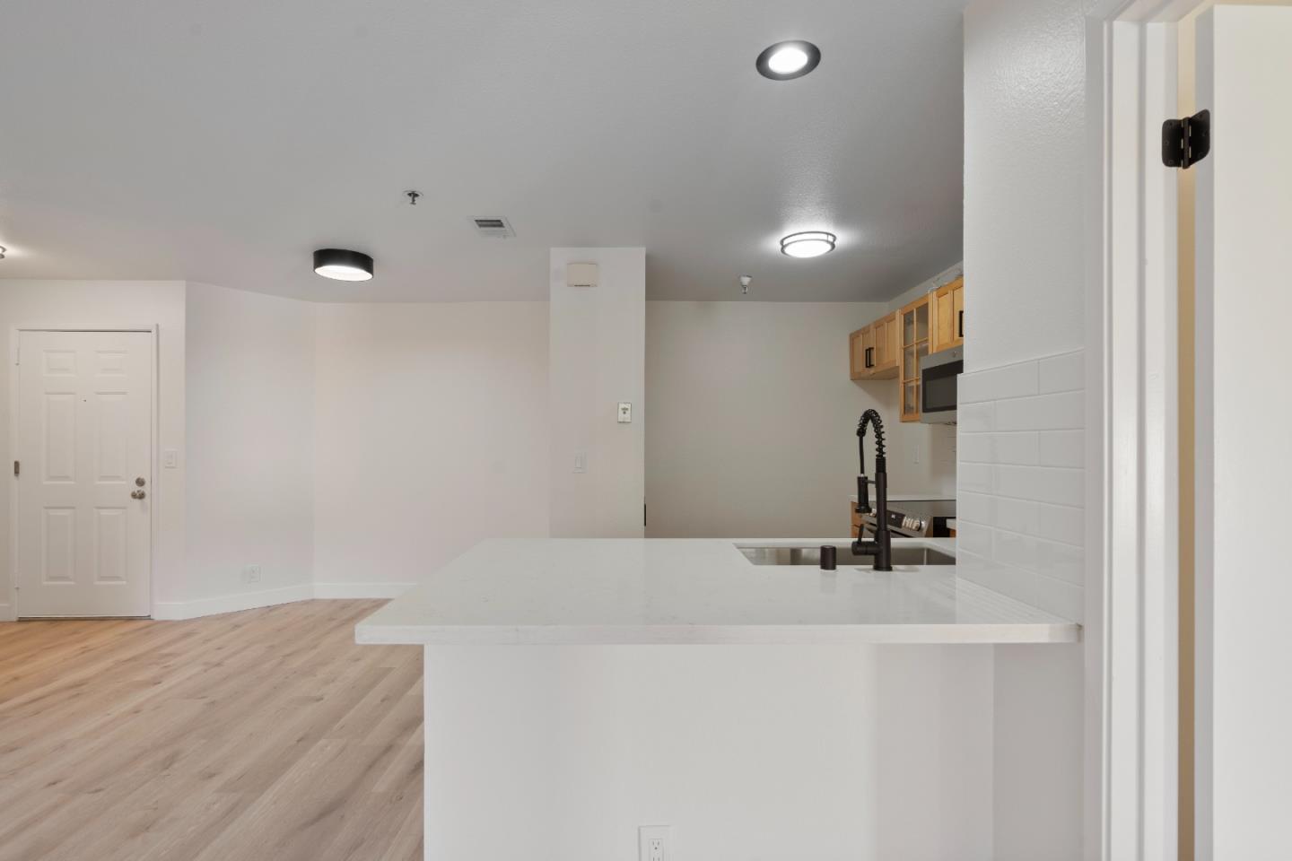 Detail Gallery Image 6 of 26 For 2348 La Terrace Cir, San Jose,  CA 95123 - 2 Beds | 2 Baths