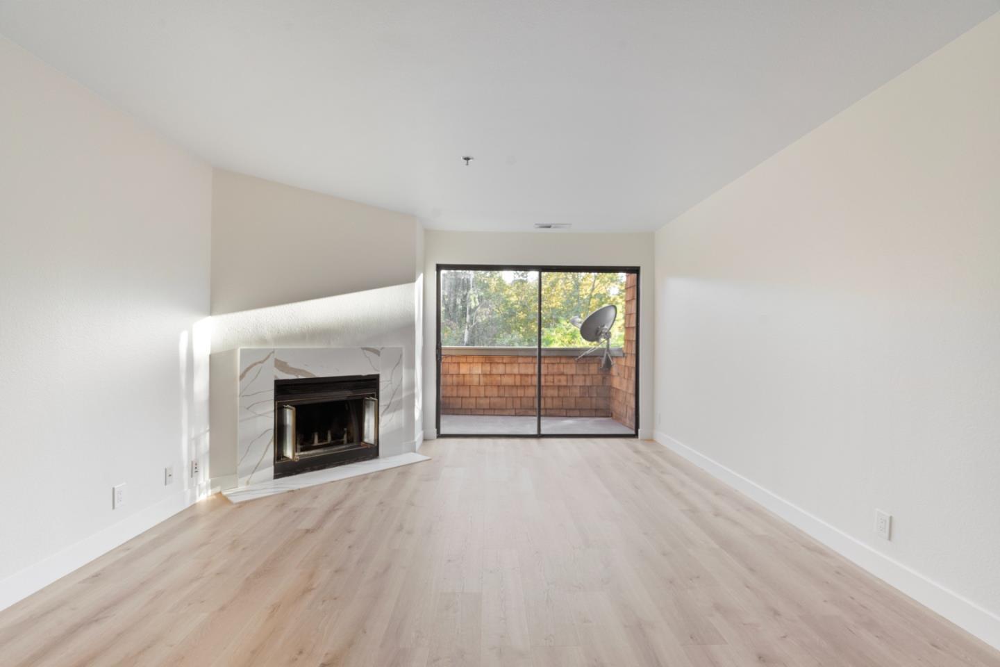 Detail Gallery Image 7 of 26 For 2348 La Terrace Cir, San Jose,  CA 95123 - 2 Beds | 2 Baths