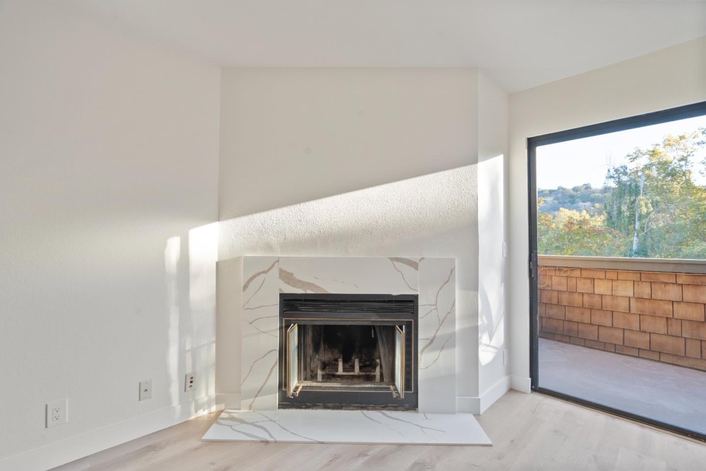 Detail Gallery Image 8 of 26 For 2348 La Terrace Cir, San Jose,  CA 95123 - 2 Beds | 2 Baths