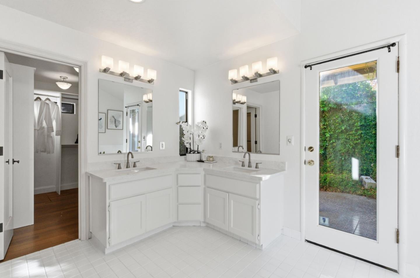 Detail Gallery Image 19 of 63 For 16100 Jasmine Way, Los Gatos,  CA 95032 - 6 Beds | 5 Baths