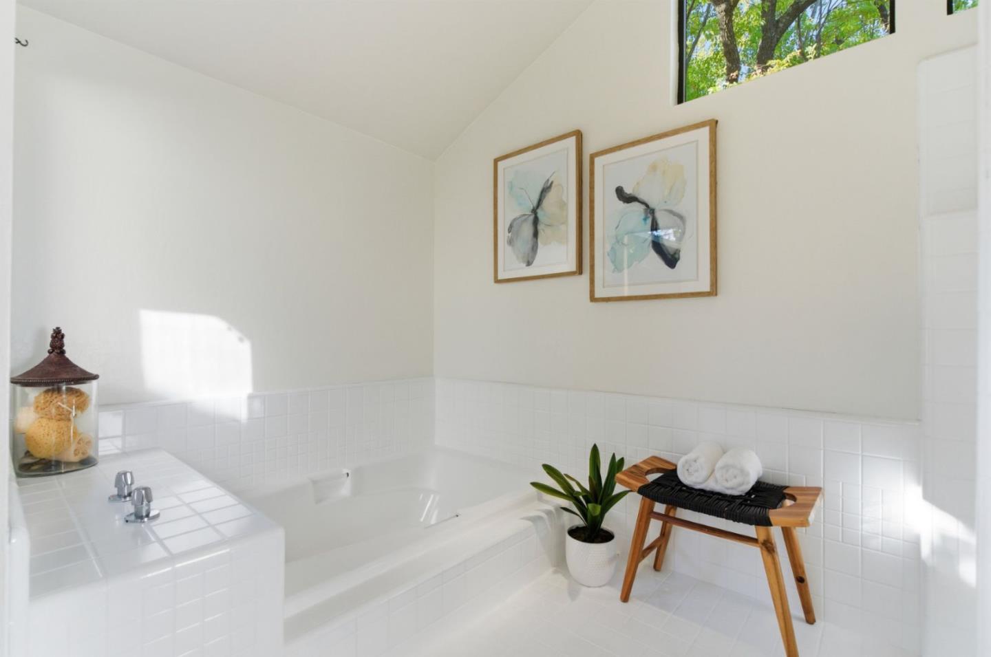 Detail Gallery Image 21 of 63 For 16100 Jasmine Way, Los Gatos,  CA 95032 - 6 Beds | 5 Baths