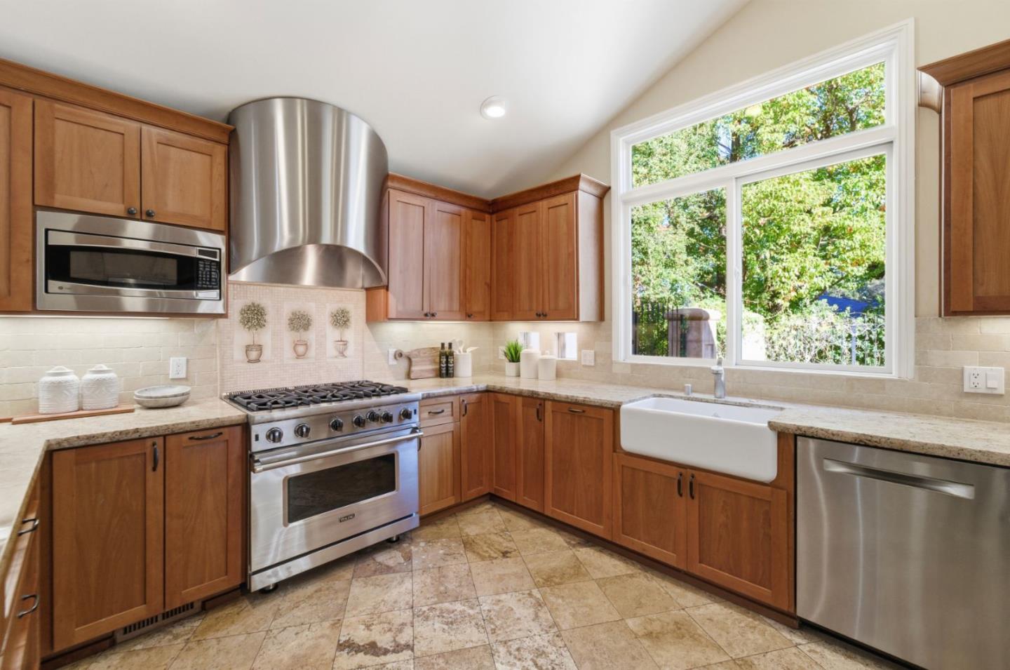 Detail Gallery Image 6 of 63 For 16100 Jasmine Way, Los Gatos,  CA 95032 - 6 Beds | 5 Baths