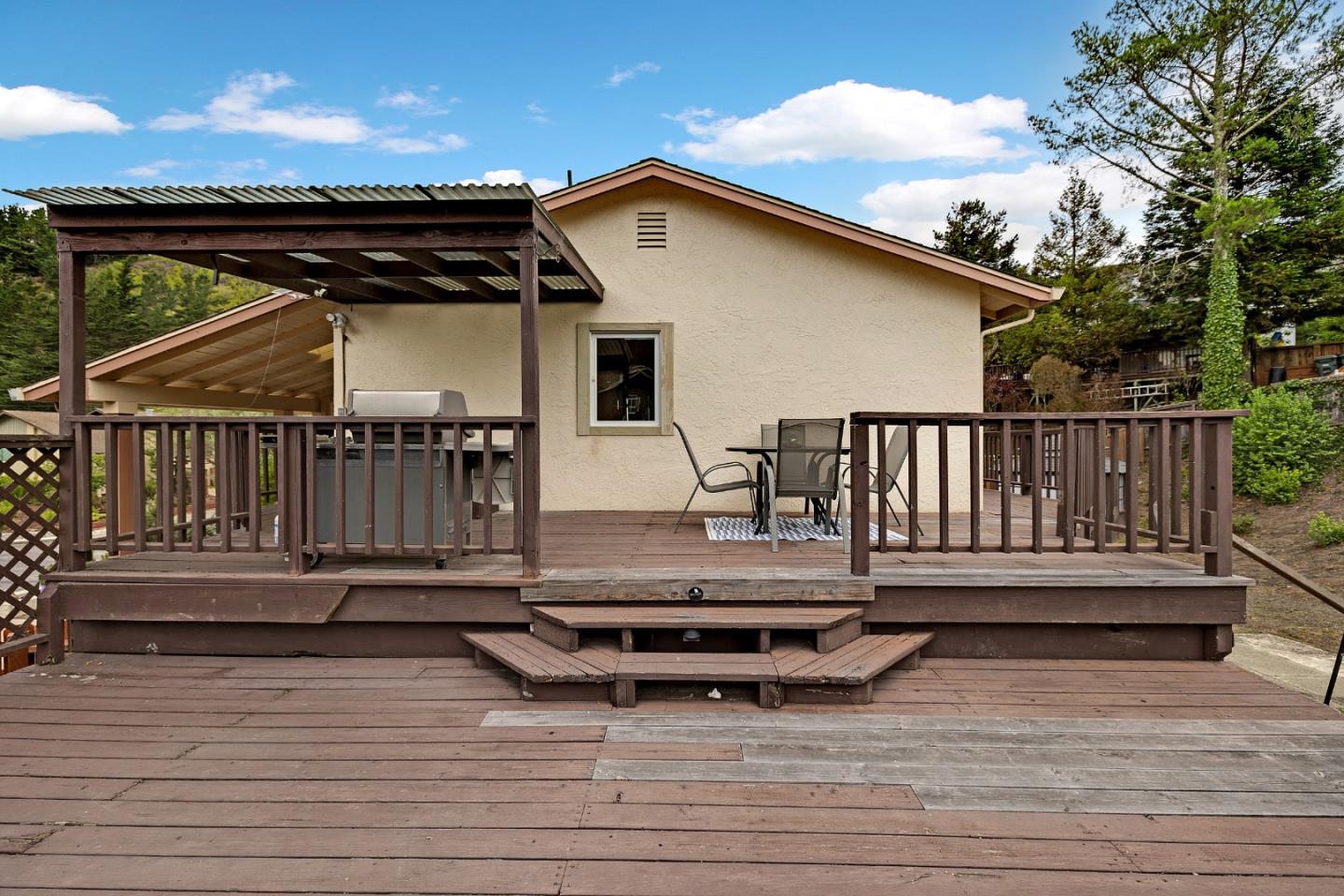 Detail Gallery Image 10 of 27 For 19 Elk Ct, Pacifica,  CA 94044 - 3 Beds | 2 Baths