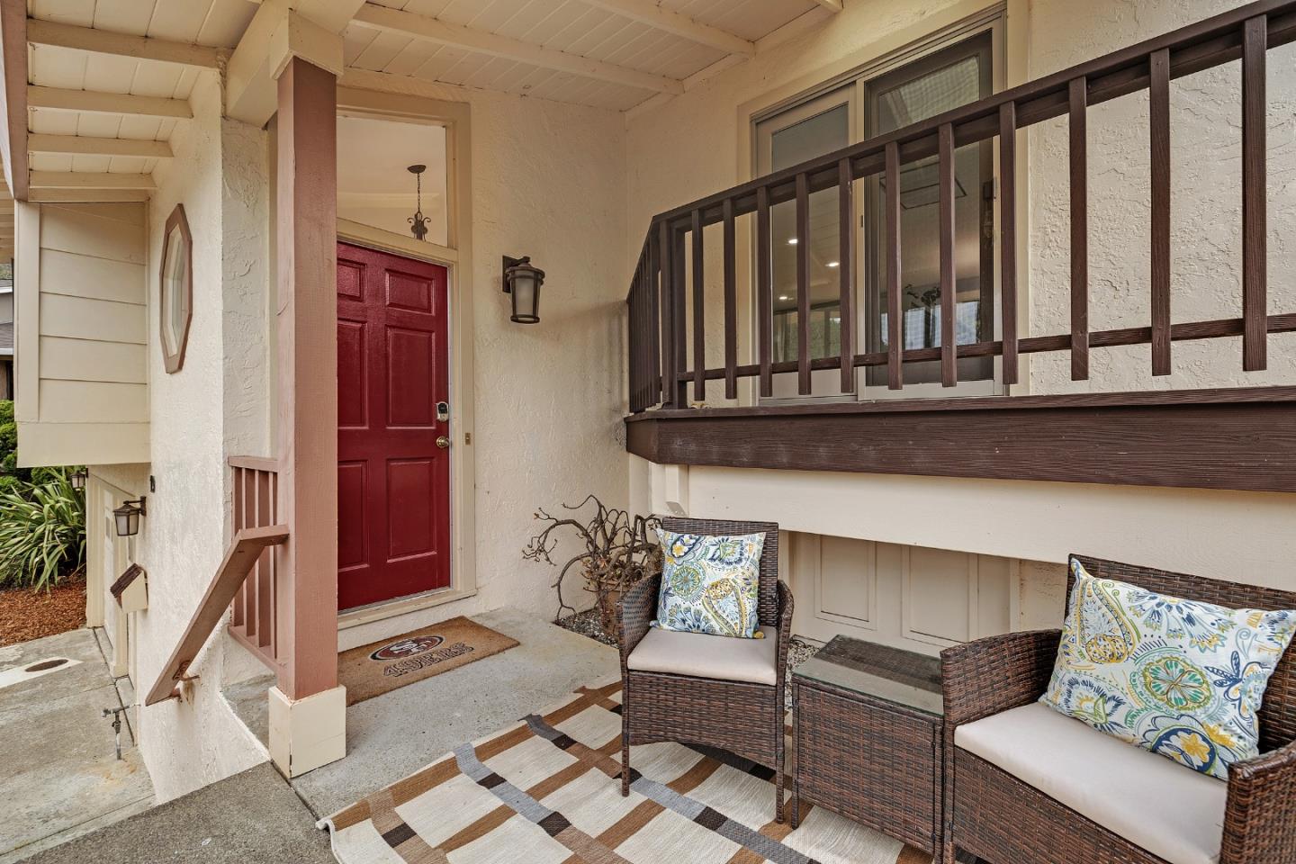 Detail Gallery Image 4 of 27 For 19 Elk Ct, Pacifica,  CA 94044 - 3 Beds | 2 Baths