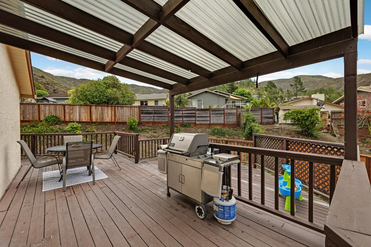 Detail Gallery Image 8 of 27 For 19 Elk Ct, Pacifica,  CA 94044 - 3 Beds | 2 Baths