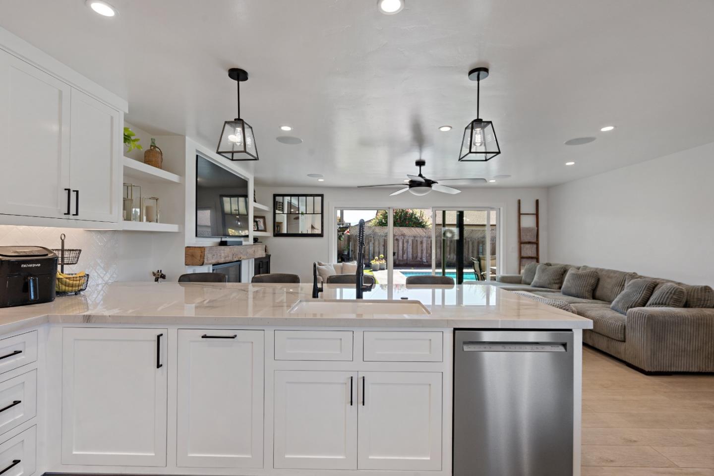 Detail Gallery Image 16 of 68 For 1231 Westward Dr, Hollister,  CA 95023 - 3 Beds | 2 Baths