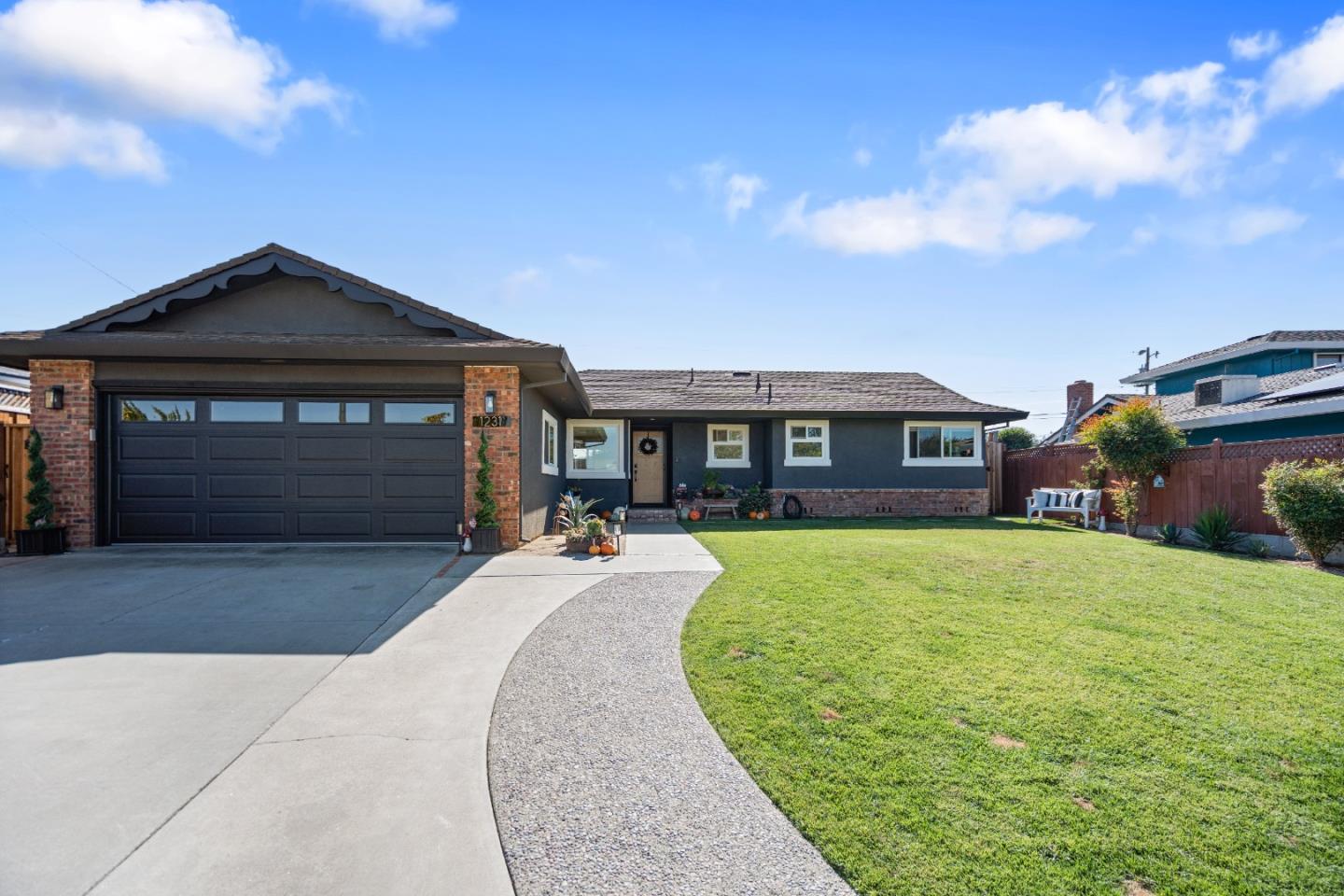 Detail Gallery Image 3 of 68 For 1231 Westward Dr, Hollister,  CA 95023 - 3 Beds | 2 Baths