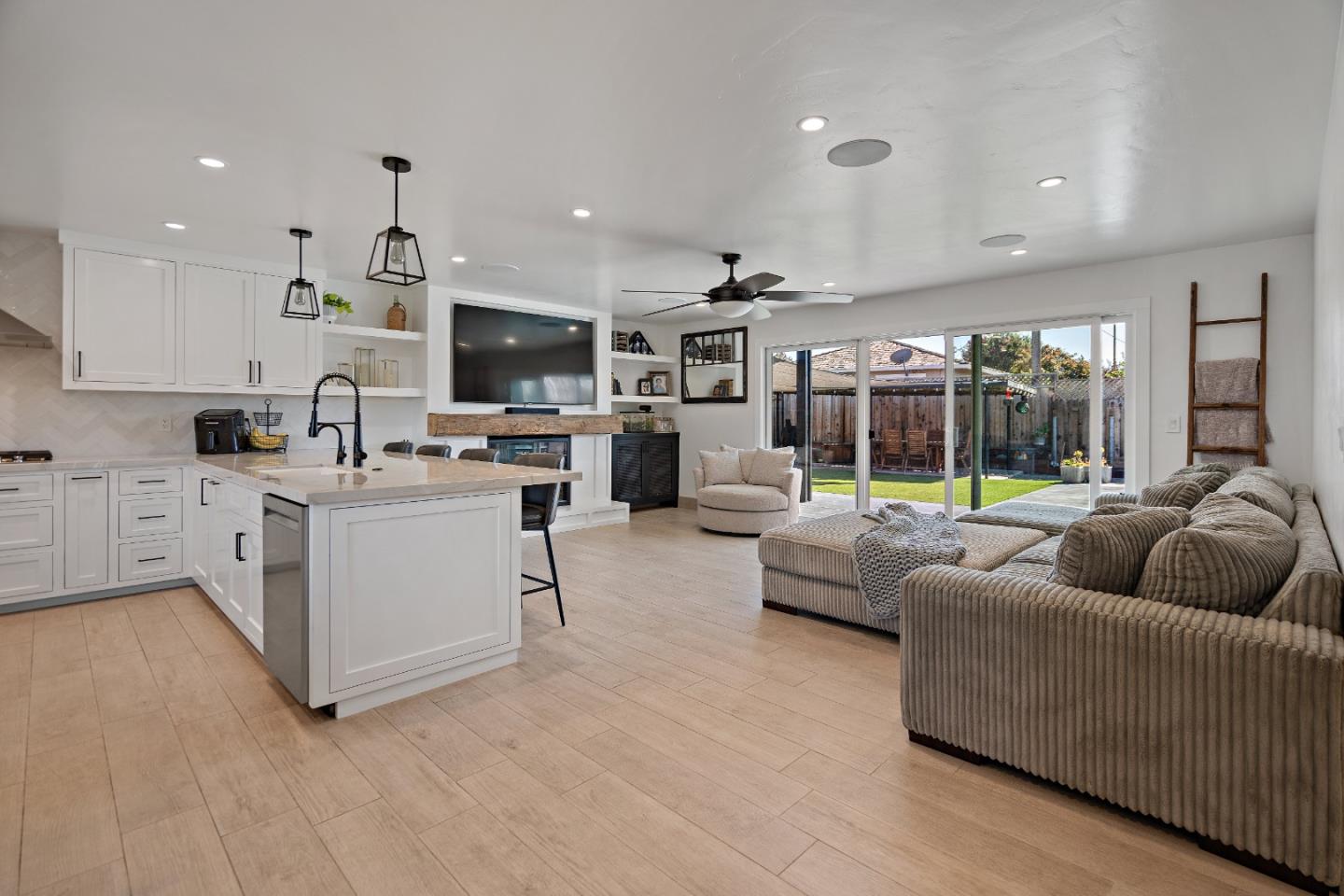 Detail Gallery Image 8 of 68 For 1231 Westward Dr, Hollister,  CA 95023 - 3 Beds | 2 Baths