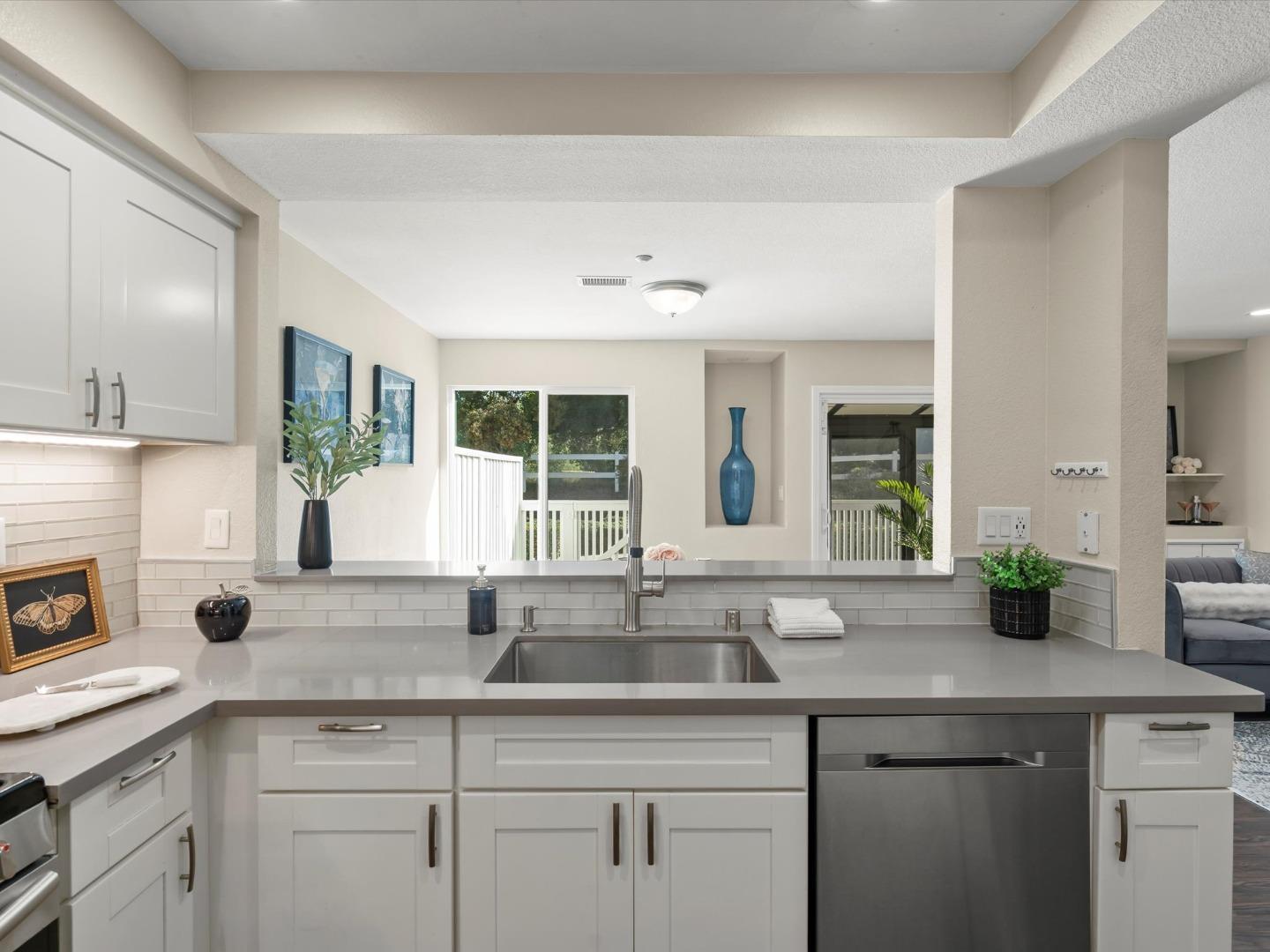 Detail Gallery Image 3 of 18 For 6901 Rodling Dr #D,  San Jose,  CA 95138 - 3 Beds | 2 Baths