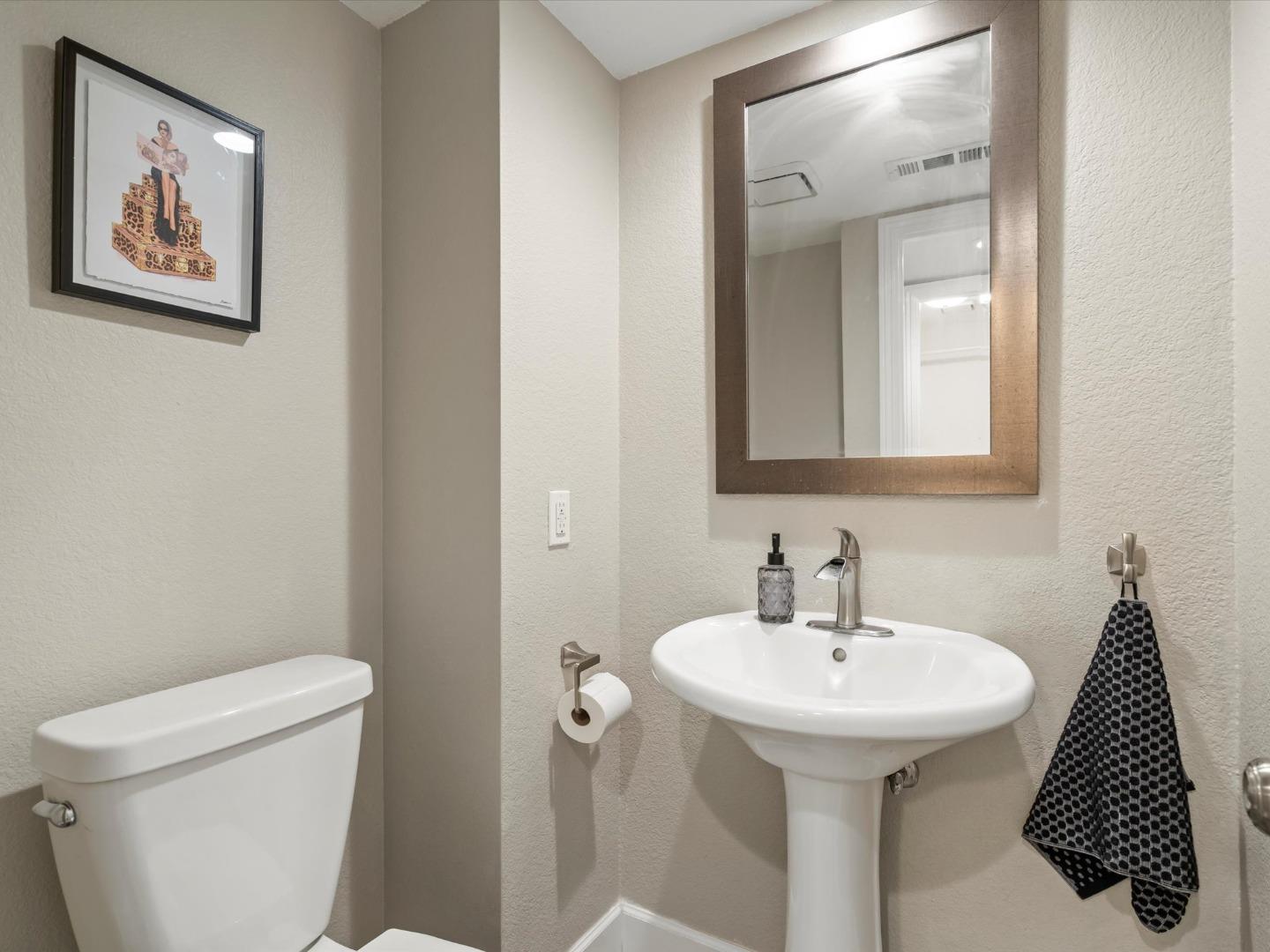 Detail Gallery Image 6 of 18 For 6901 Rodling Dr #D,  San Jose,  CA 95138 - 3 Beds | 2 Baths