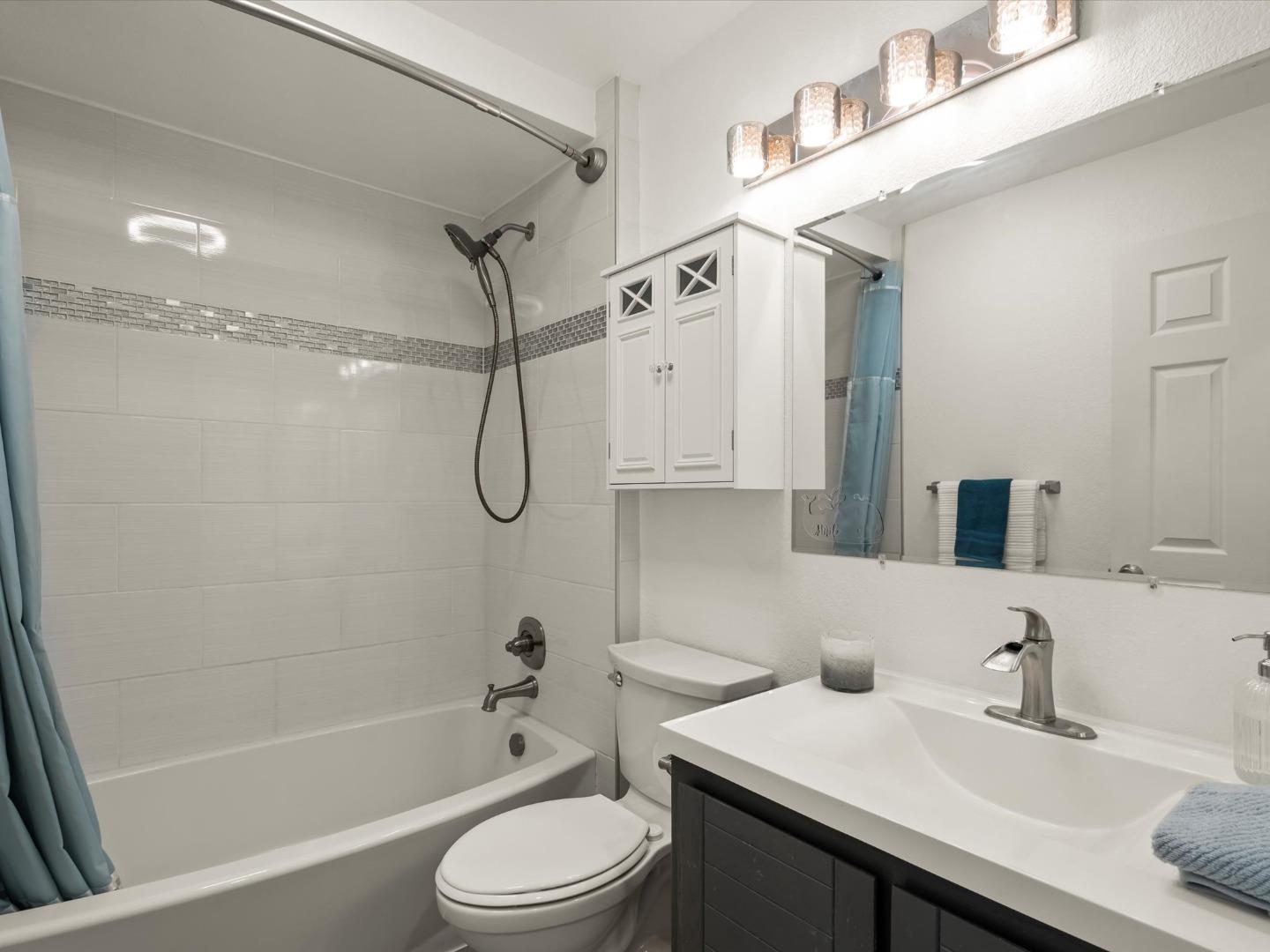 Detail Gallery Image 9 of 18 For 6901 Rodling Dr #D,  San Jose,  CA 95138 - 3 Beds | 2 Baths