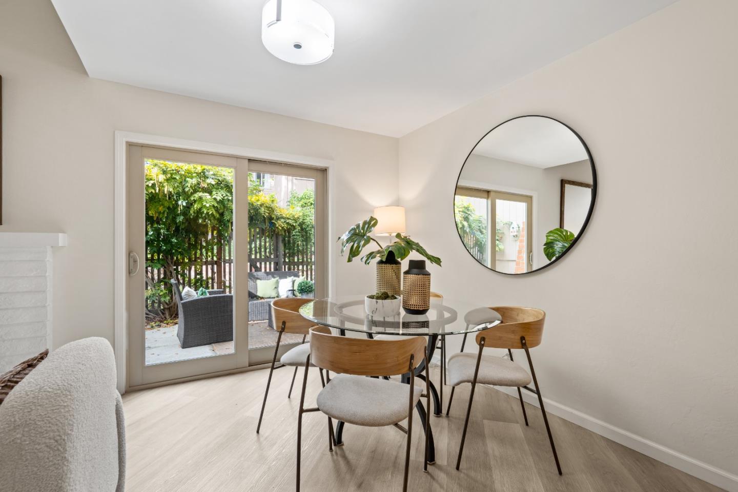 Detail Gallery Image 14 of 72 For 10107 Lamplighter Sq, Cupertino,  CA 95014 - 3 Beds | 2/1 Baths