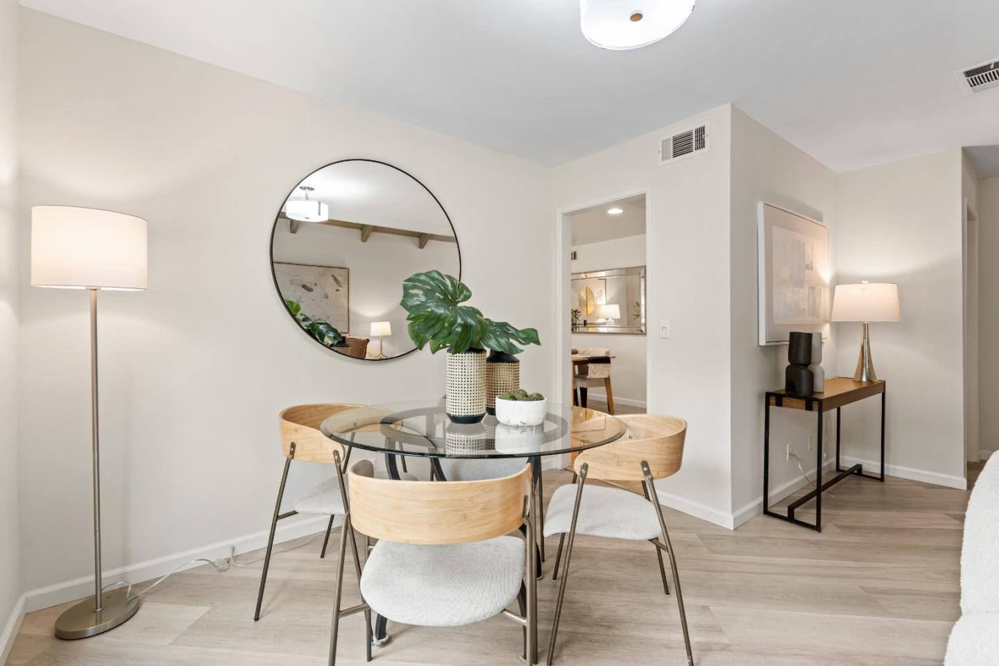 Detail Gallery Image 16 of 72 For 10107 Lamplighter Sq, Cupertino,  CA 95014 - 3 Beds | 2/1 Baths