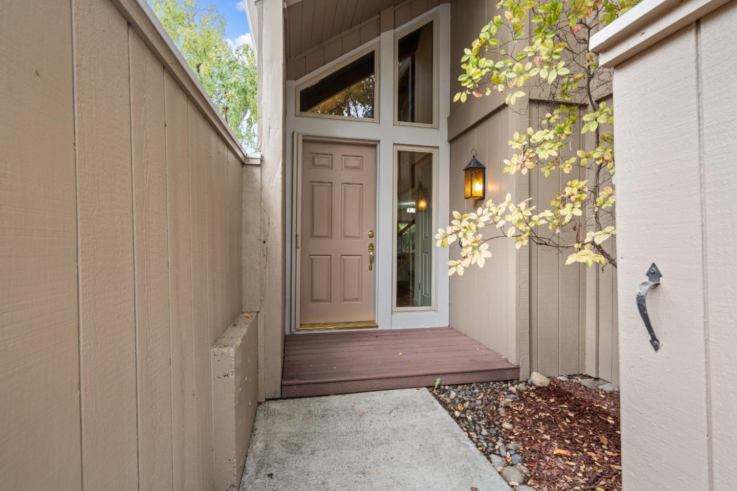 Detail Gallery Image 2 of 72 For 10107 Lamplighter Sq, Cupertino,  CA 95014 - 3 Beds | 2/1 Baths