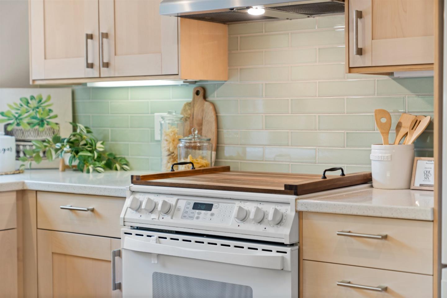 Detail Gallery Image 22 of 72 For 10107 Lamplighter Sq, Cupertino,  CA 95014 - 3 Beds | 2/1 Baths