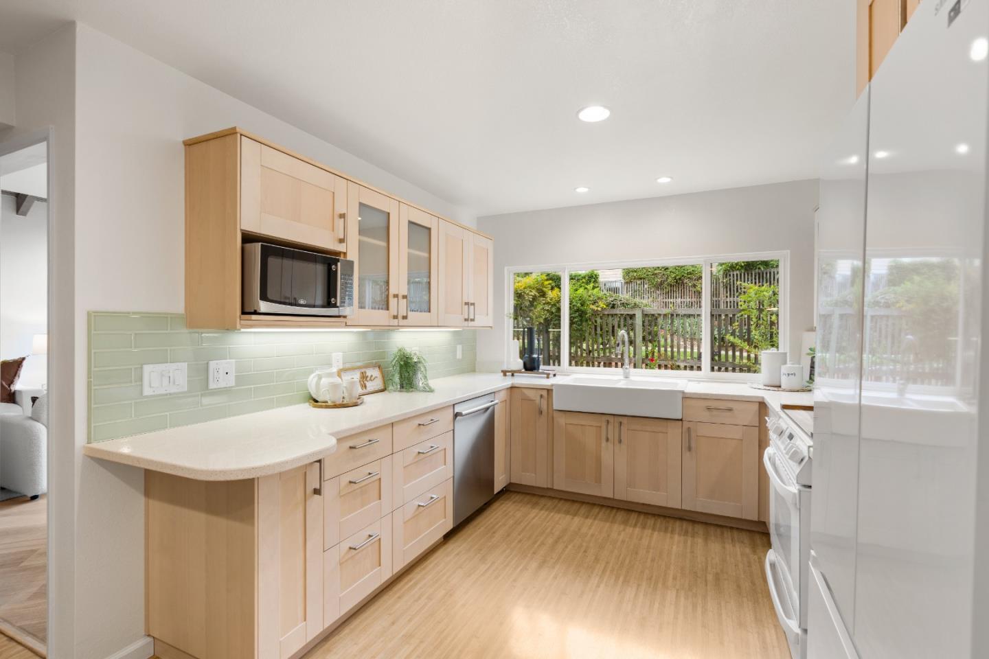 Detail Gallery Image 24 of 72 For 10107 Lamplighter Sq, Cupertino,  CA 95014 - 3 Beds | 2/1 Baths