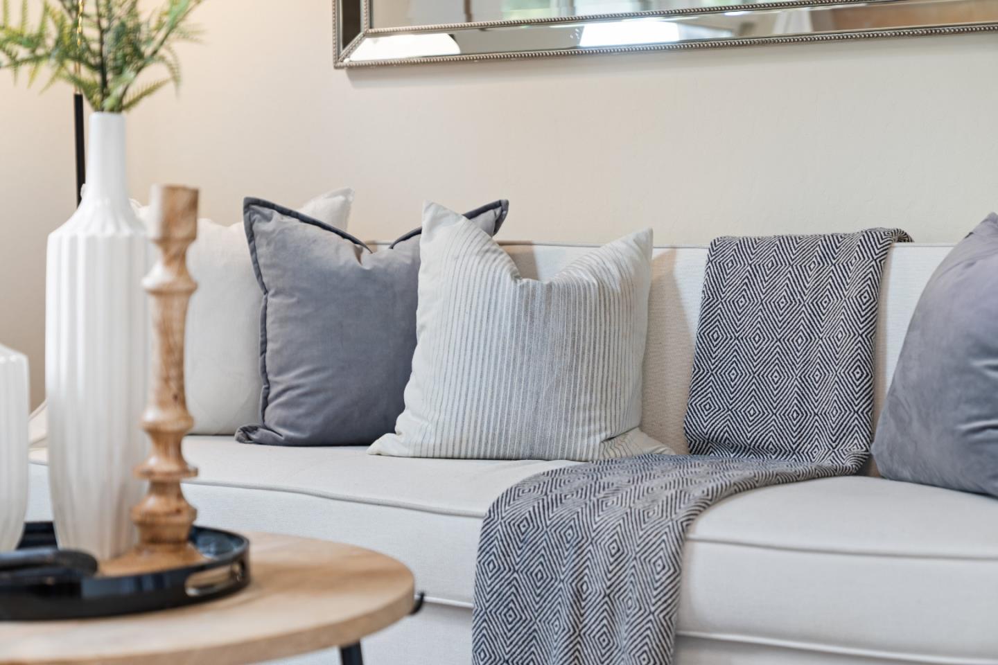 Detail Gallery Image 34 of 72 For 10107 Lamplighter Sq, Cupertino,  CA 95014 - 3 Beds | 2/1 Baths