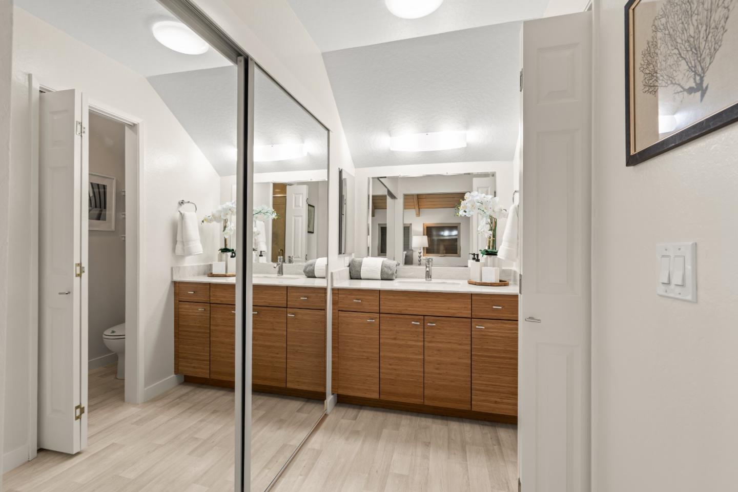 Detail Gallery Image 38 of 72 For 10107 Lamplighter Sq, Cupertino,  CA 95014 - 3 Beds | 2/1 Baths