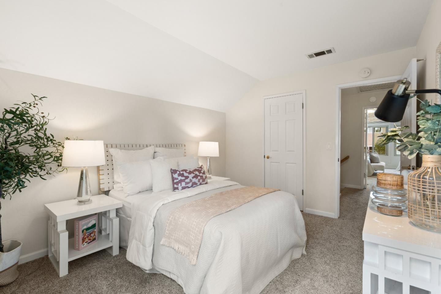Detail Gallery Image 42 of 72 For 10107 Lamplighter Sq, Cupertino,  CA 95014 - 3 Beds | 2/1 Baths
