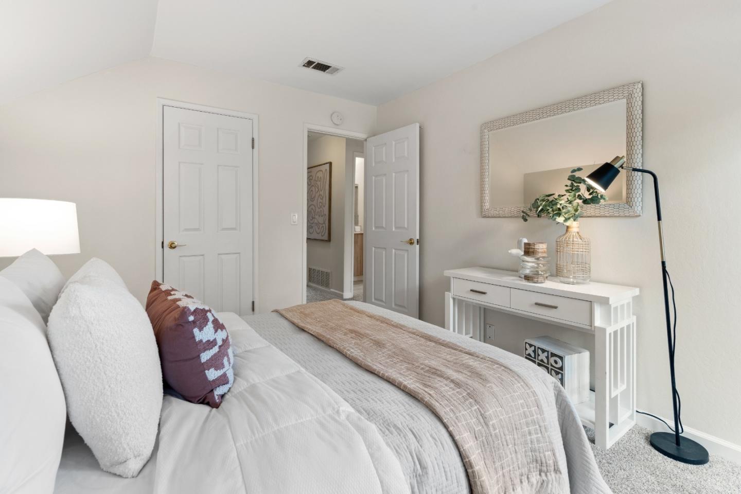 Detail Gallery Image 43 of 72 For 10107 Lamplighter Sq, Cupertino,  CA 95014 - 3 Beds | 2/1 Baths