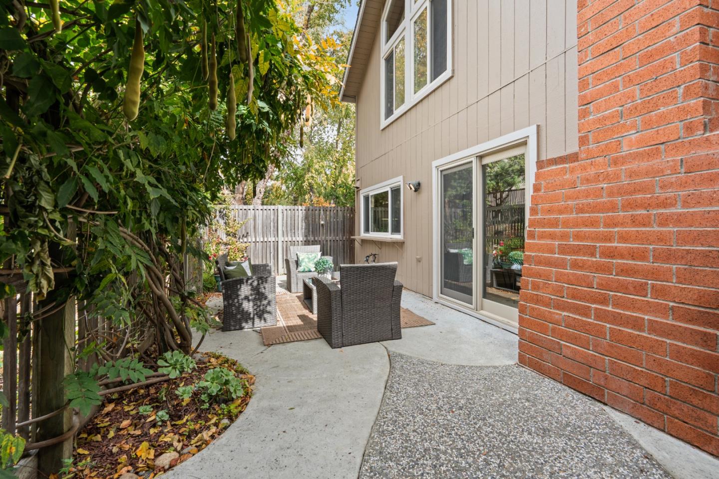 Detail Gallery Image 49 of 72 For 10107 Lamplighter Sq, Cupertino,  CA 95014 - 3 Beds | 2/1 Baths