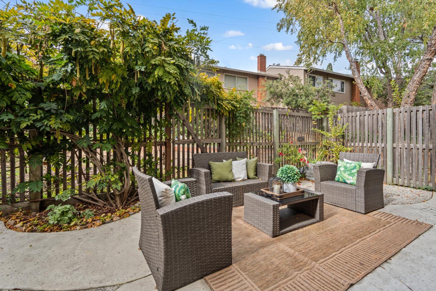 Detail Gallery Image 50 of 72 For 10107 Lamplighter Sq, Cupertino,  CA 95014 - 3 Beds | 2/1 Baths