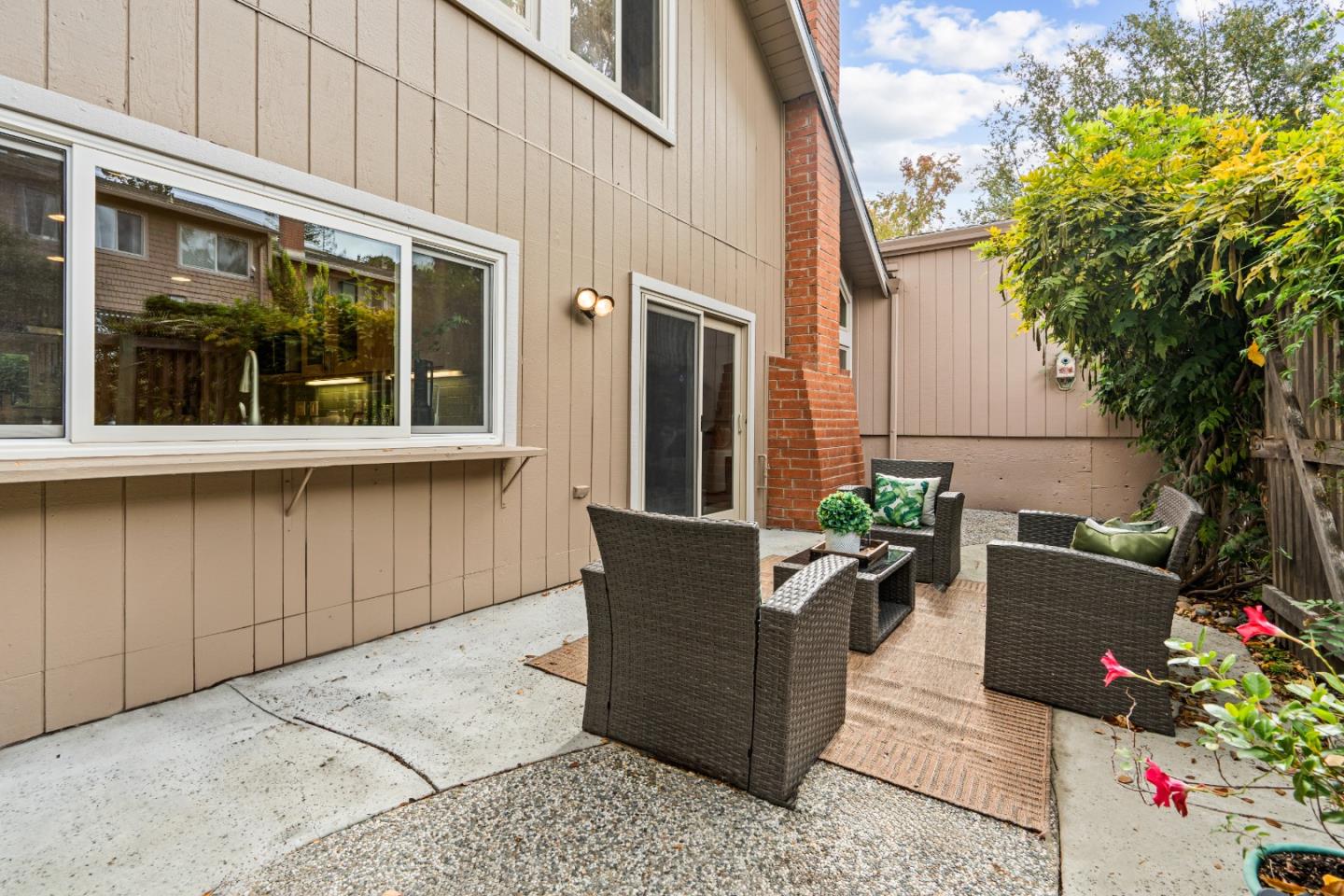 Detail Gallery Image 51 of 72 For 10107 Lamplighter Sq, Cupertino,  CA 95014 - 3 Beds | 2/1 Baths