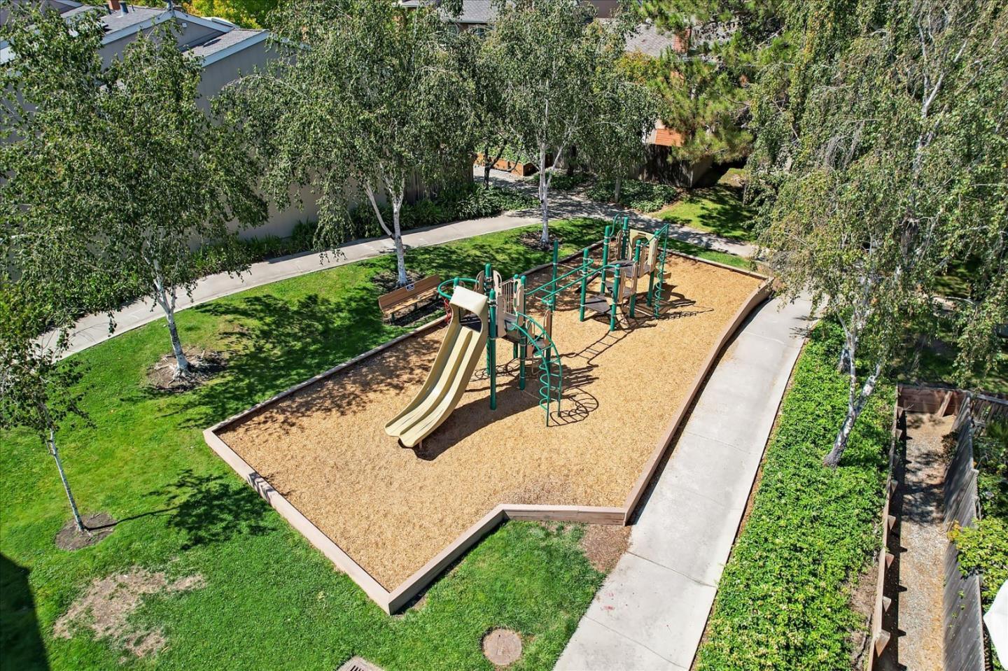 Detail Gallery Image 54 of 72 For 10107 Lamplighter Sq, Cupertino,  CA 95014 - 3 Beds | 2/1 Baths