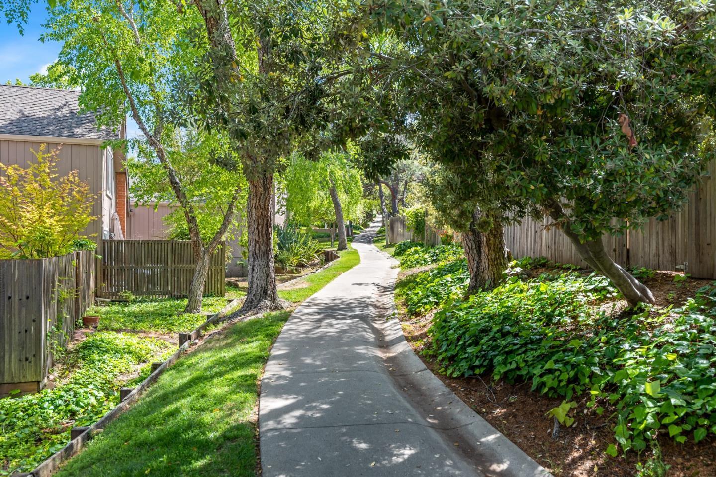 Detail Gallery Image 55 of 72 For 10107 Lamplighter Sq, Cupertino,  CA 95014 - 3 Beds | 2/1 Baths