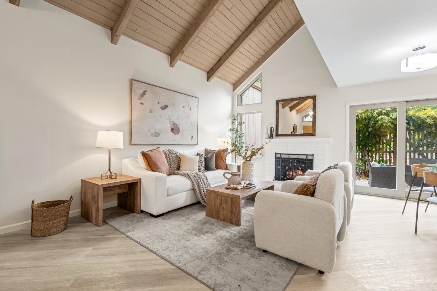 Detail Gallery Image 7 of 72 For 10107 Lamplighter Sq, Cupertino,  CA 95014 - 3 Beds | 2/1 Baths