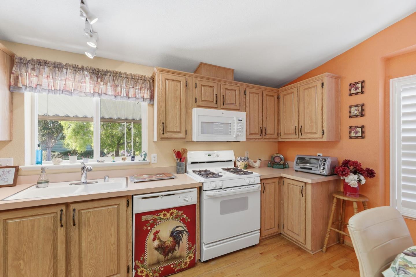 Detail Gallery Image 13 of 32 For 1111 Morse Ave #74,  Sunnyvale,  CA 94089 - 3 Beds | 2 Baths