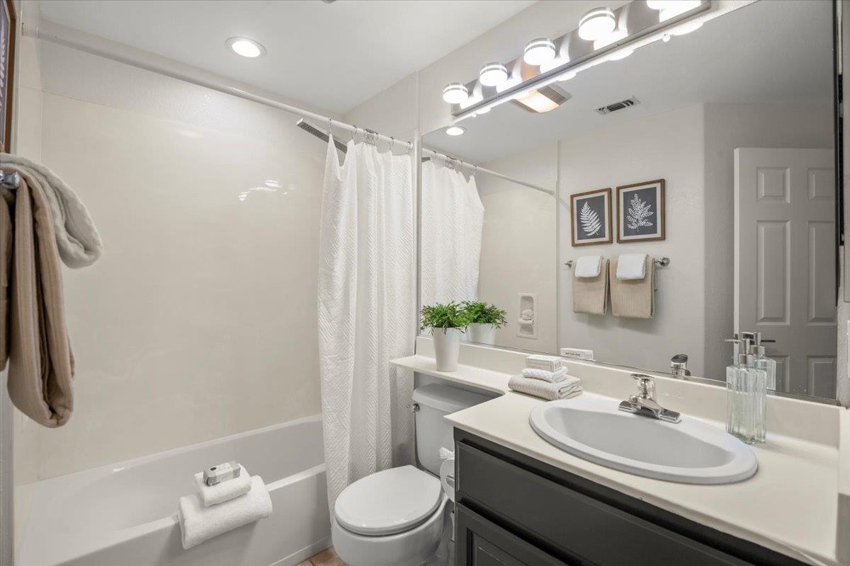 Detail Gallery Image 10 of 23 For 586 Marble Arch Ave, San Jose,  CA 95136 - 3 Beds | 3 Baths