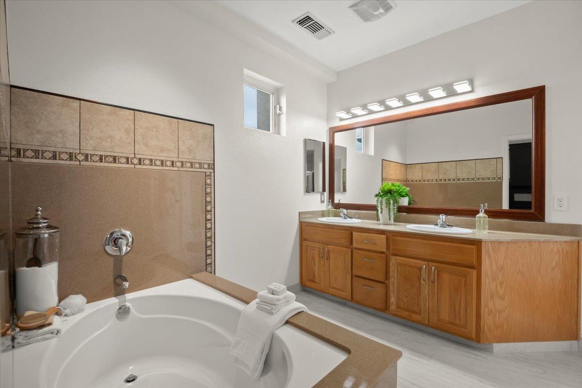 Detail Gallery Image 14 of 23 For 586 Marble Arch Ave, San Jose,  CA 95136 - 3 Beds | 3 Baths