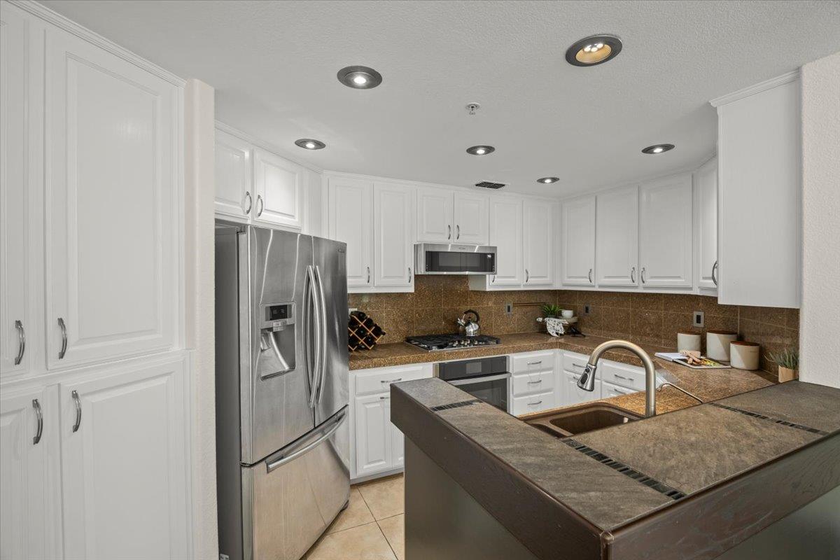 Detail Gallery Image 8 of 23 For 586 Marble Arch Ave, San Jose,  CA 95136 - 3 Beds | 3 Baths