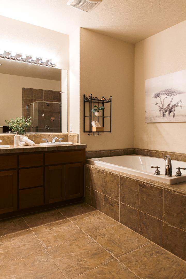 Detail Gallery Image 11 of 50 For 1836 Camino Leonor, San Jose,  CA 95131 - 2 Beds | 2/1 Baths