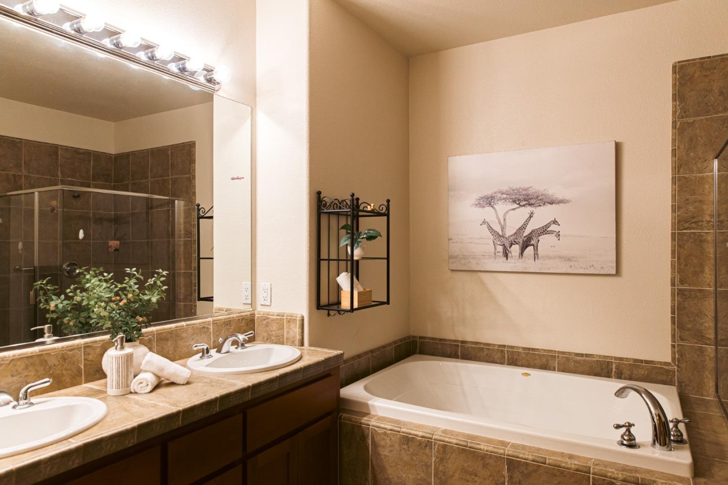 Detail Gallery Image 12 of 50 For 1836 Camino Leonor, San Jose,  CA 95131 - 2 Beds | 2/1 Baths