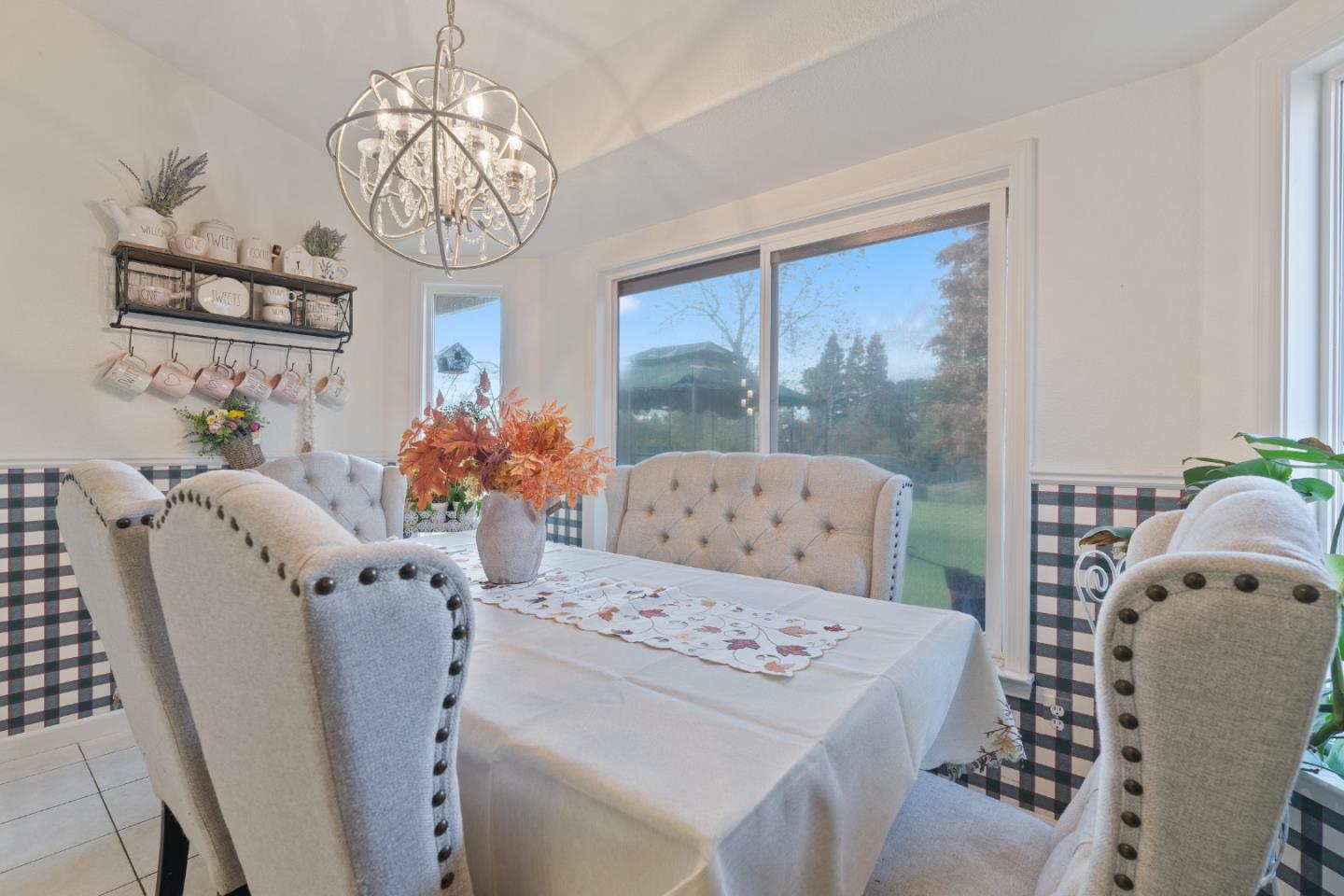 Detail Gallery Image 11 of 41 For 2920 Aspen Glow Ln, Redding,  CA 96001 - 3 Beds | 2 Baths