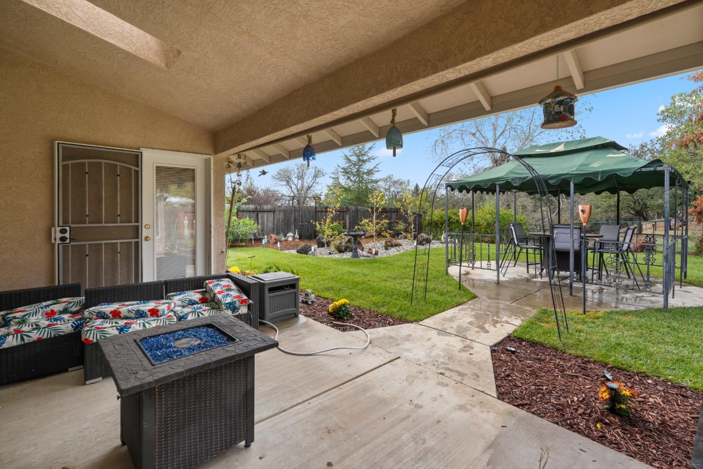 Detail Gallery Image 14 of 41 For 2920 Aspen Glow Ln, Redding,  CA 96001 - 3 Beds | 2 Baths