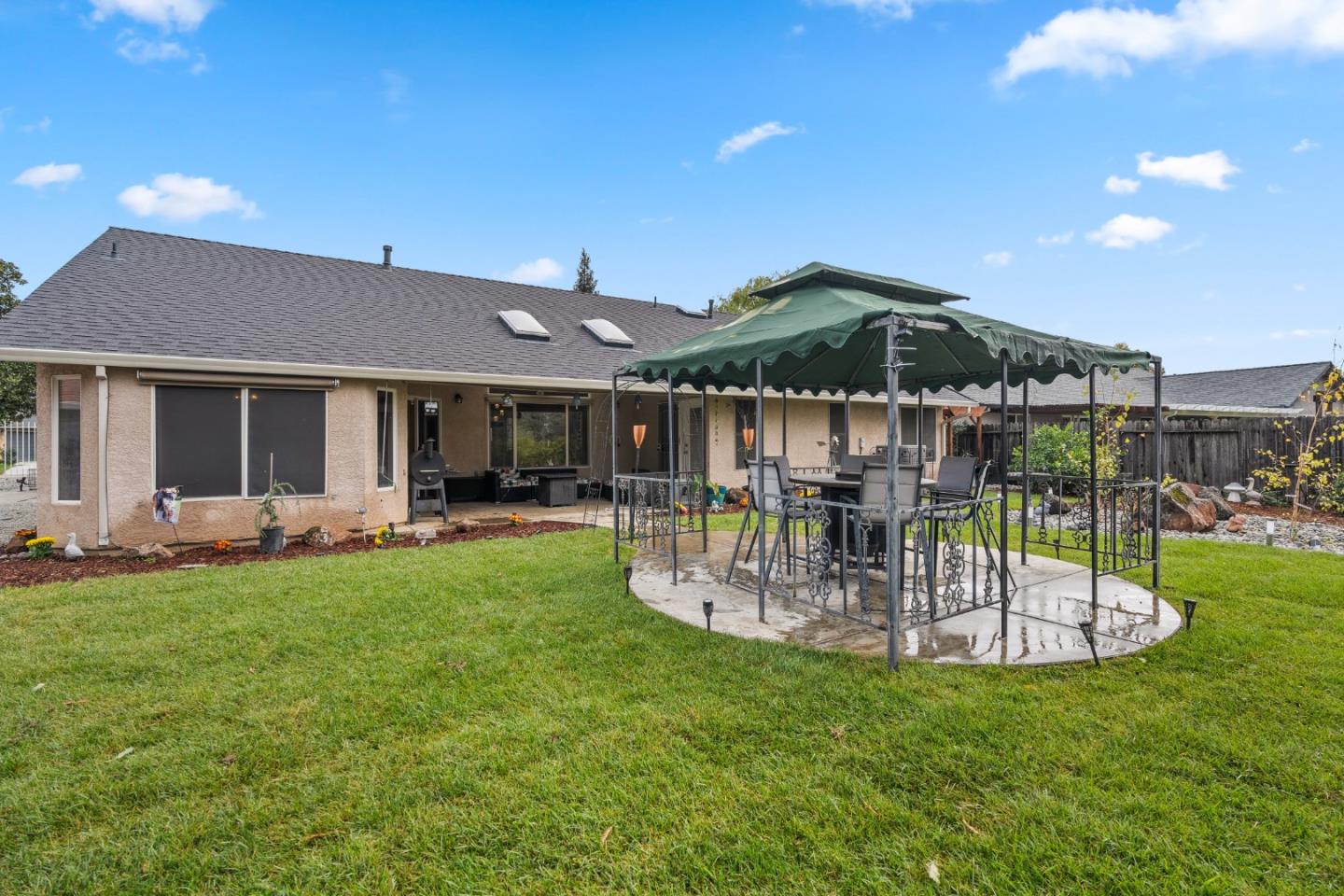 Detail Gallery Image 15 of 41 For 2920 Aspen Glow Ln, Redding,  CA 96001 - 3 Beds | 2 Baths