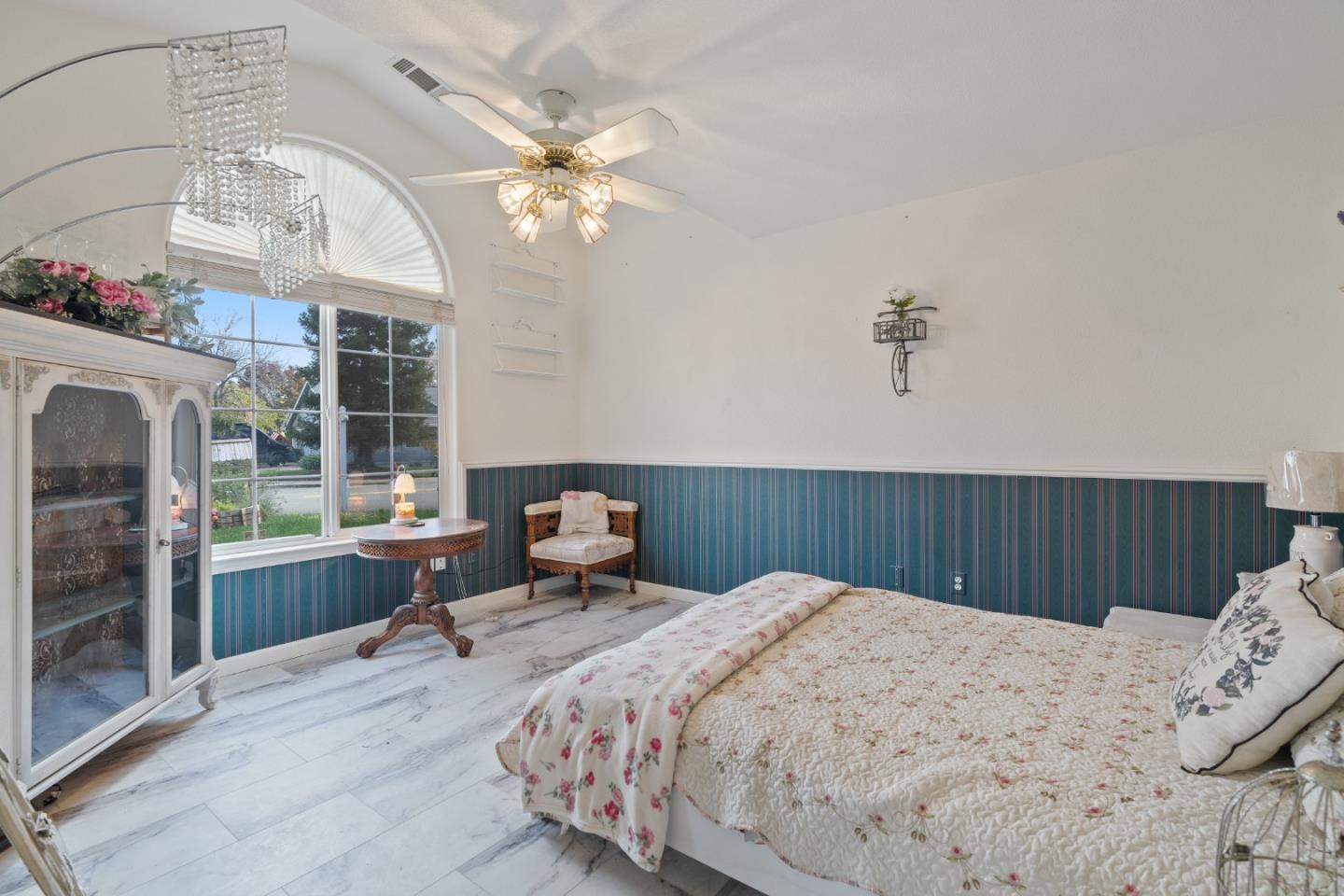 Detail Gallery Image 18 of 41 For 2920 Aspen Glow Ln, Redding,  CA 96001 - 3 Beds | 2 Baths