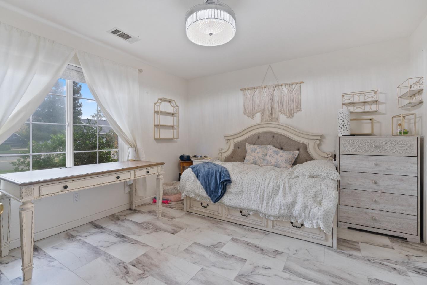 Detail Gallery Image 19 of 41 For 2920 Aspen Glow Ln, Redding,  CA 96001 - 3 Beds | 2 Baths