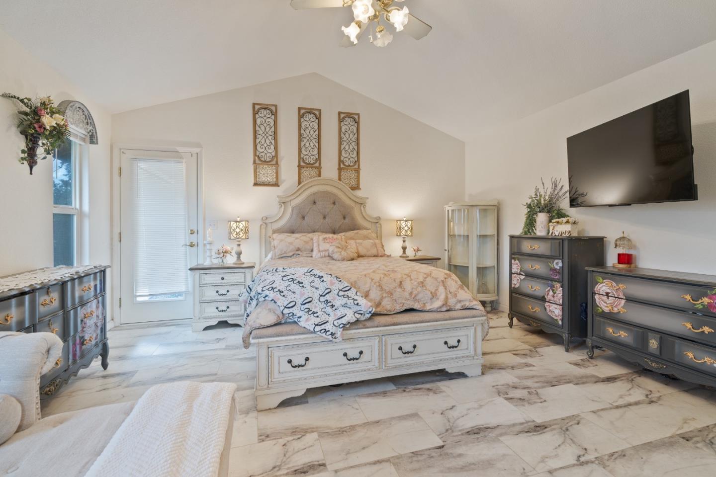 Detail Gallery Image 22 of 41 For 2920 Aspen Glow Ln, Redding,  CA 96001 - 3 Beds | 2 Baths