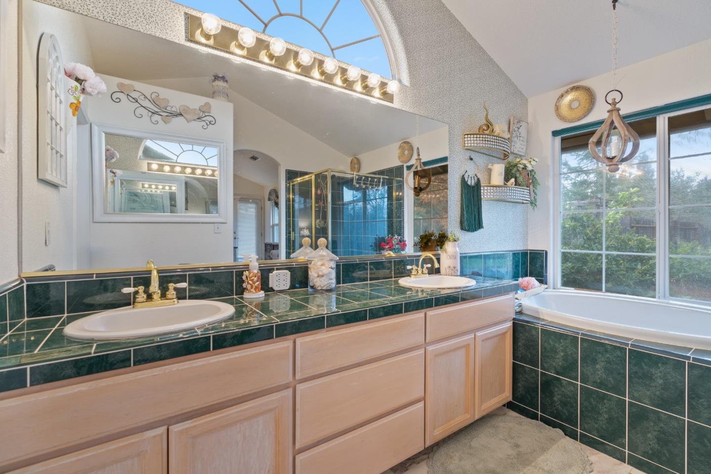 Detail Gallery Image 25 of 41 For 2920 Aspen Glow Ln, Redding,  CA 96001 - 3 Beds | 2 Baths